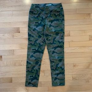 Lands’ End youth girls size 12 green camouflage jegging pants